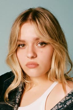 Maisy  Stella