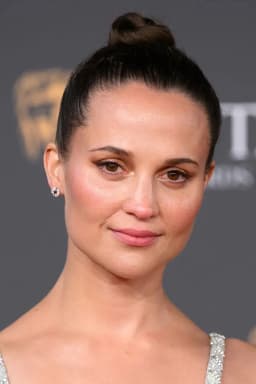 Alicia  Vikander